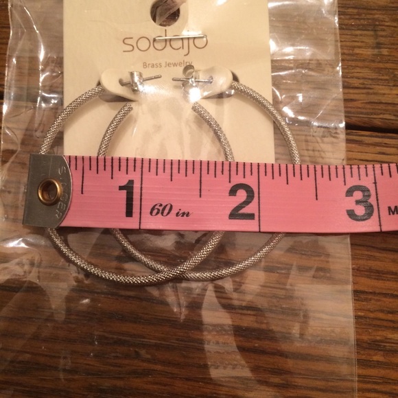 Sodajo Brass Jewelry Diamond-Cut Hoop Earrings - Picture 3 of 5